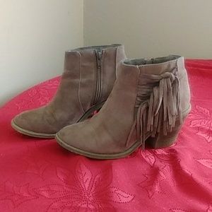 High heeled boots ((ankle boots))